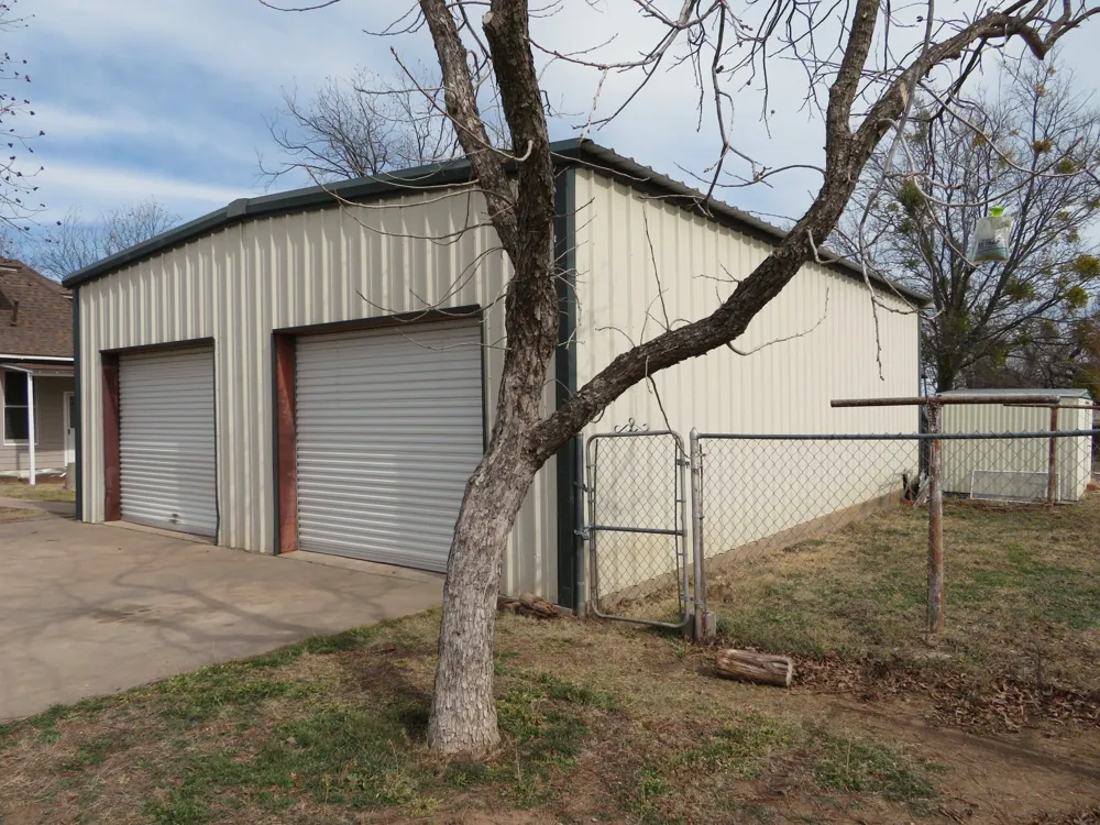 911 W Liveoak Street Coleman, TX 76834