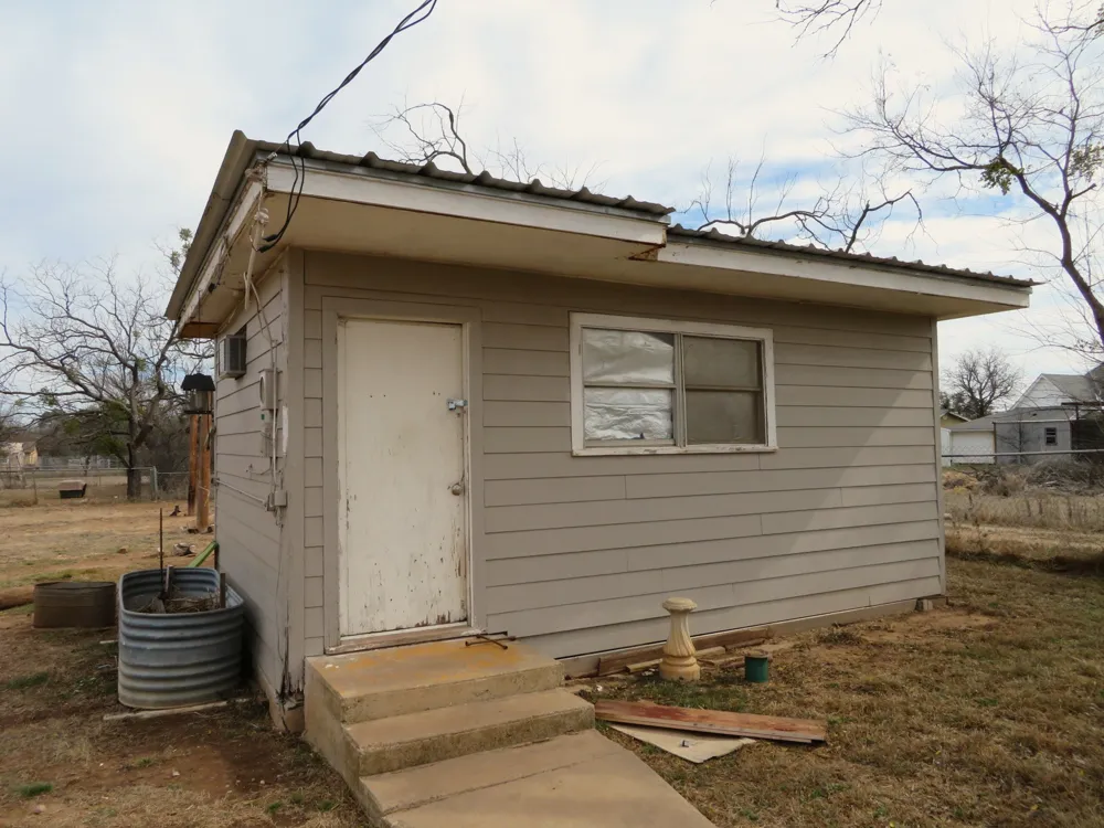911 W Liveoak Street Coleman, TX 76834