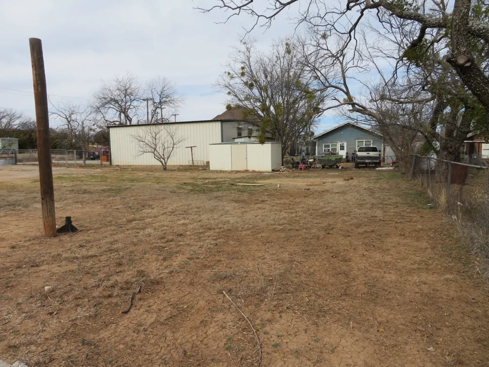 911 W Liveoak Street Coleman, TX 76834