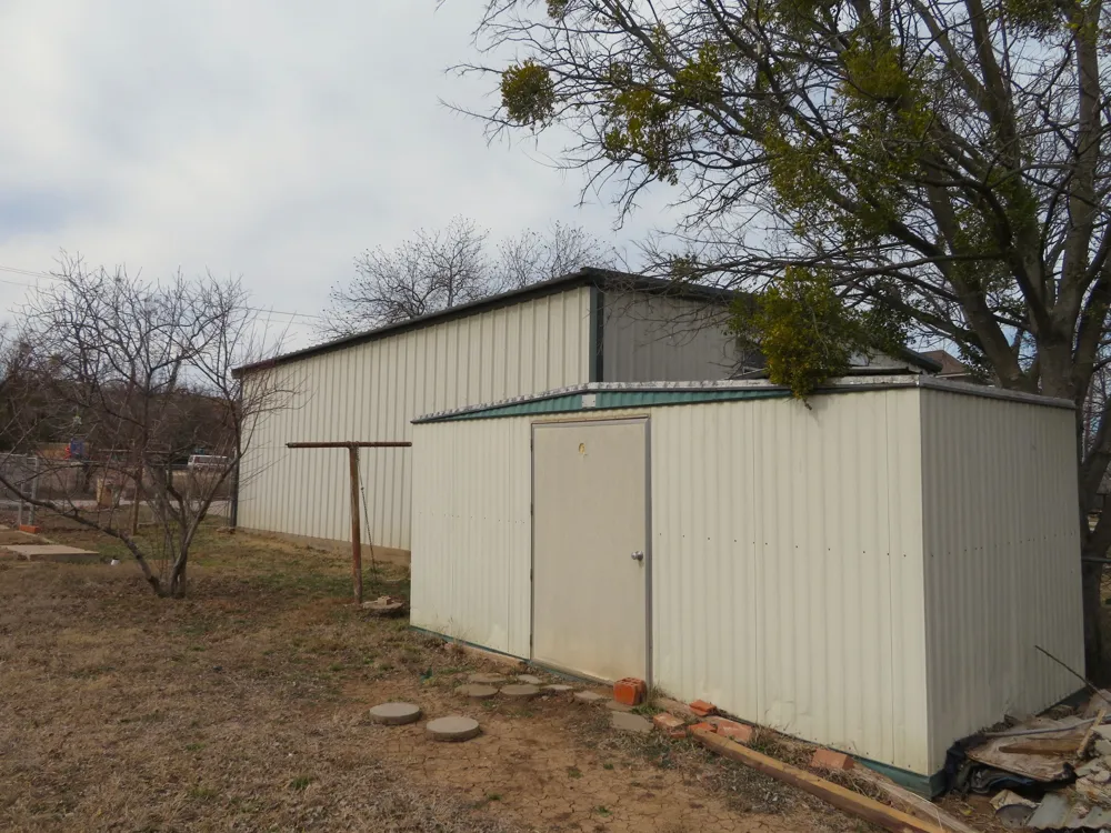 911 W Liveoak Street Coleman, TX 76834