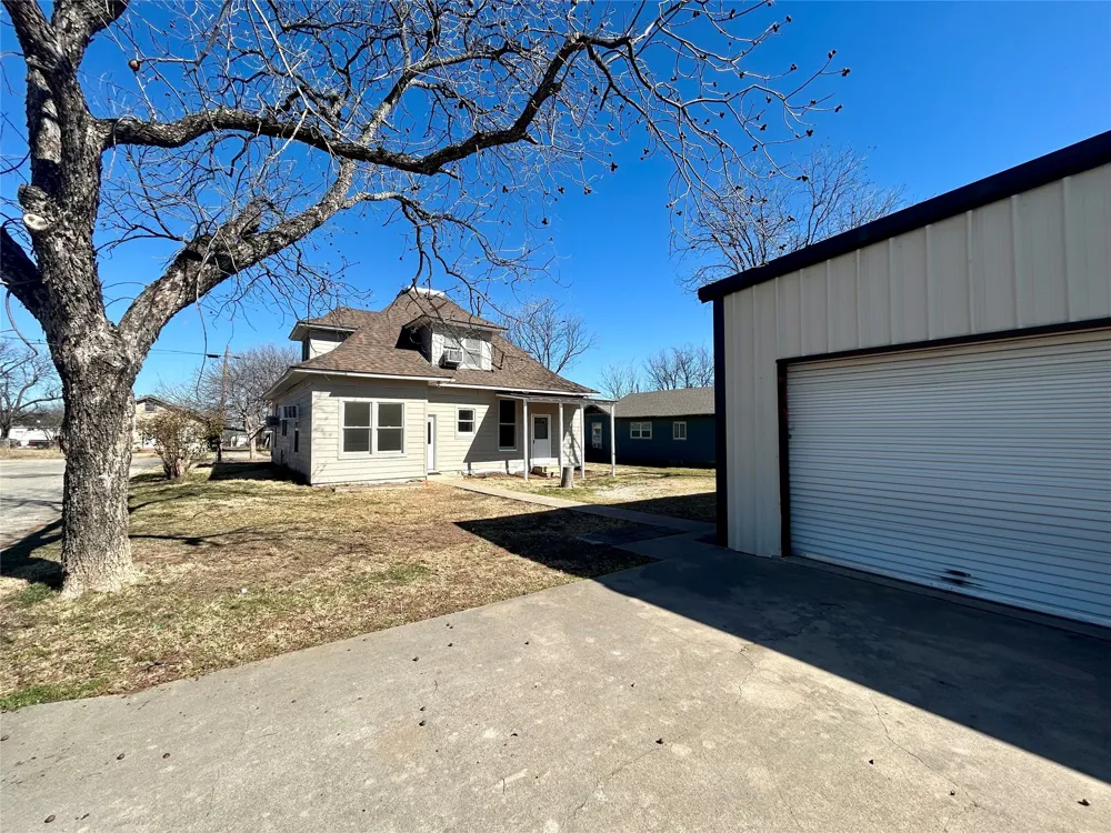 911 W Liveoak Street Coleman, TX 76834