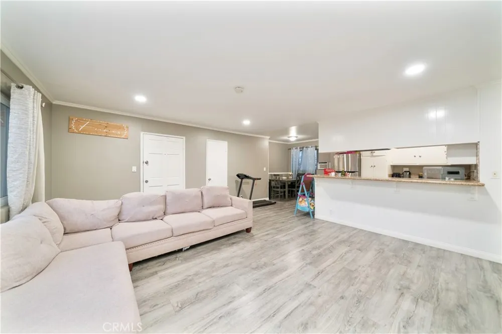 6021 Gage #4 Bell Gardens, CA 90201