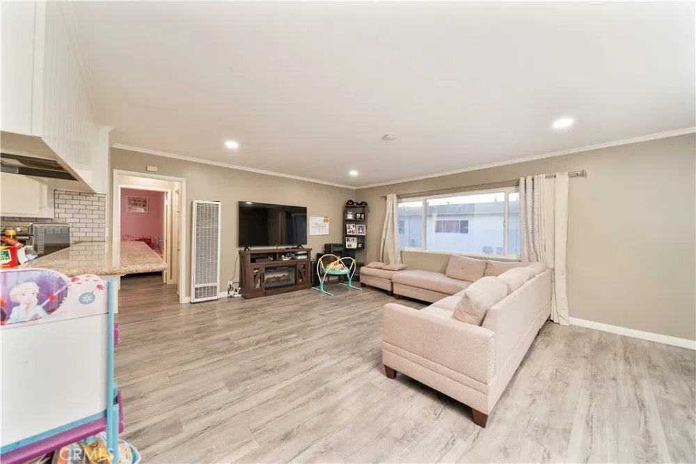 6021 Gage #4 Bell Gardens, CA 90201