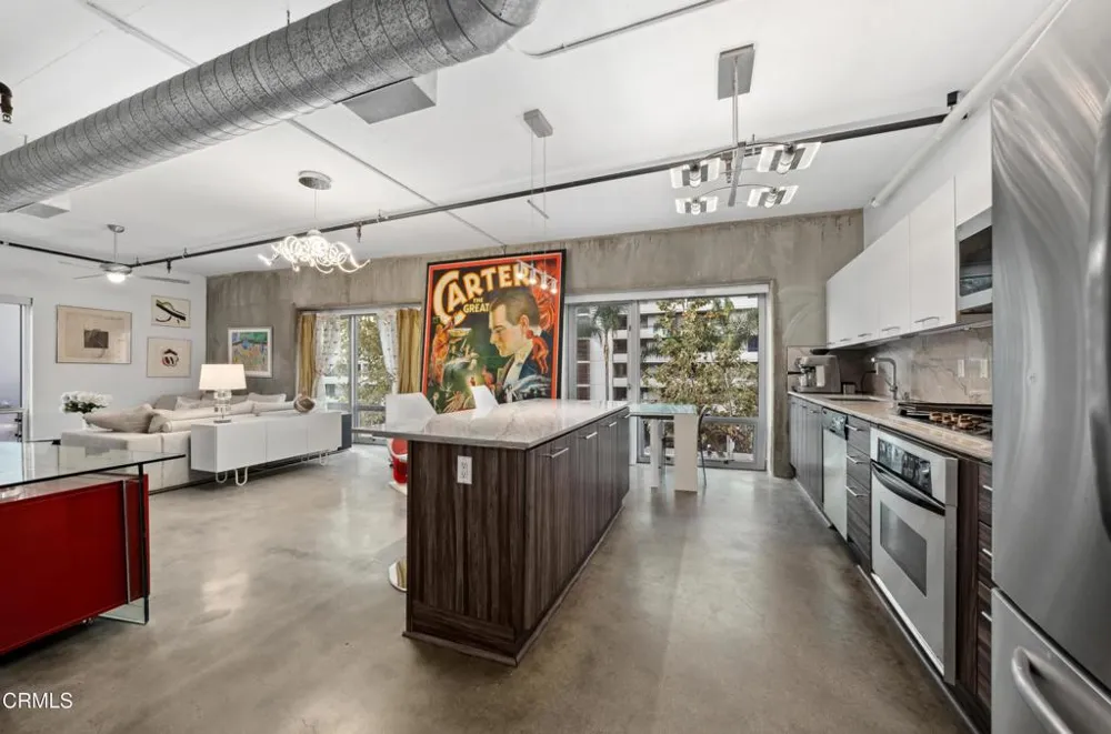 645 W 9th Street #200