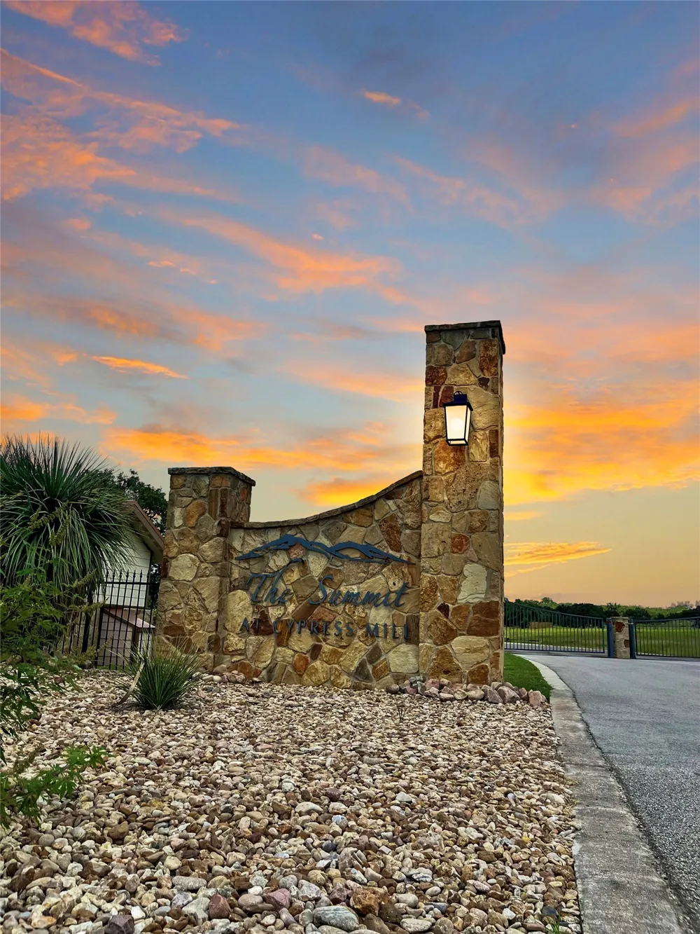 97 Summit Ridge Trail Johnson City, TX 78636