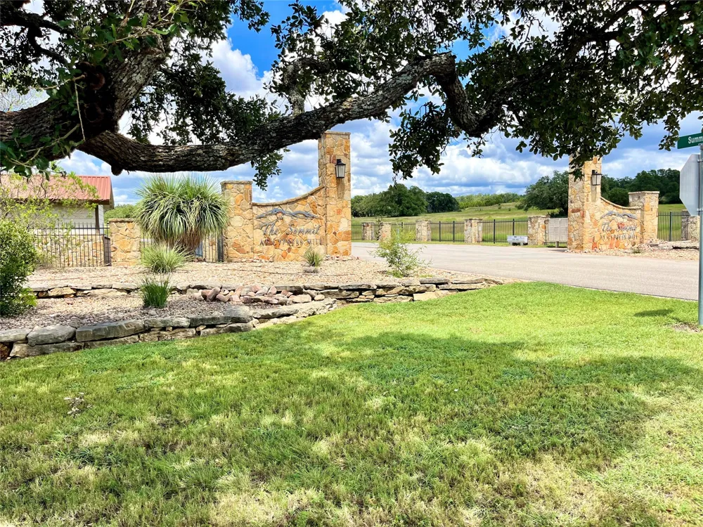 97 Summit Ridge Trail Johnson City, TX 78636