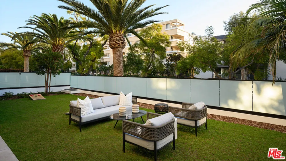 425 Palm Drive #104 Beverly Hills, CA 90210