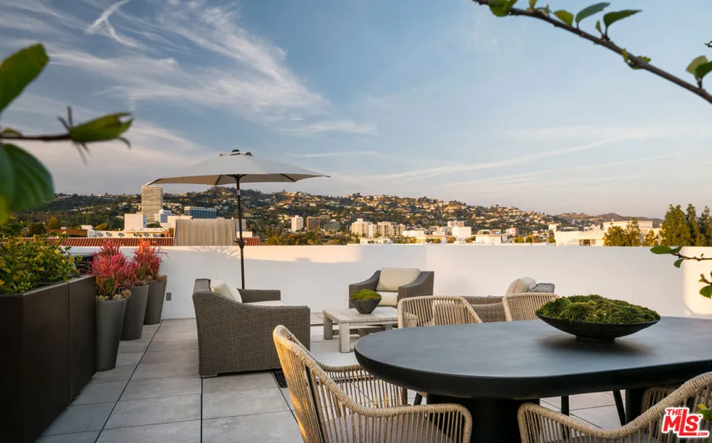 425 Palm Drive #104 Beverly Hills, CA 90210