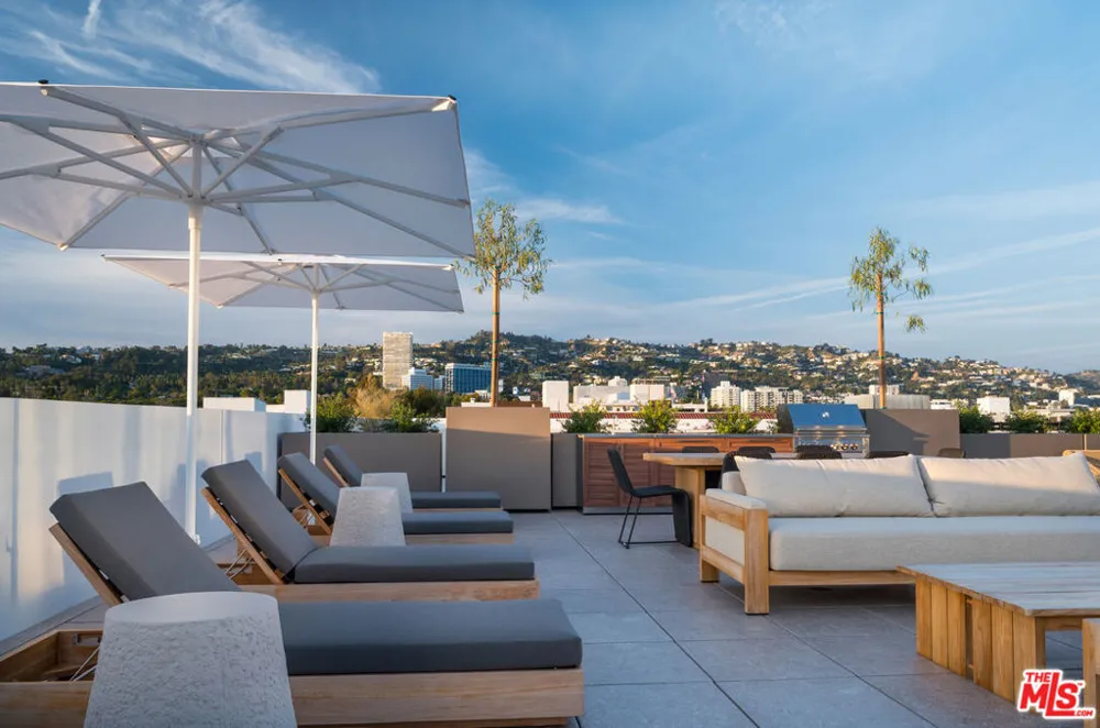 425 Palm Drive #104 Beverly Hills, CA 90210