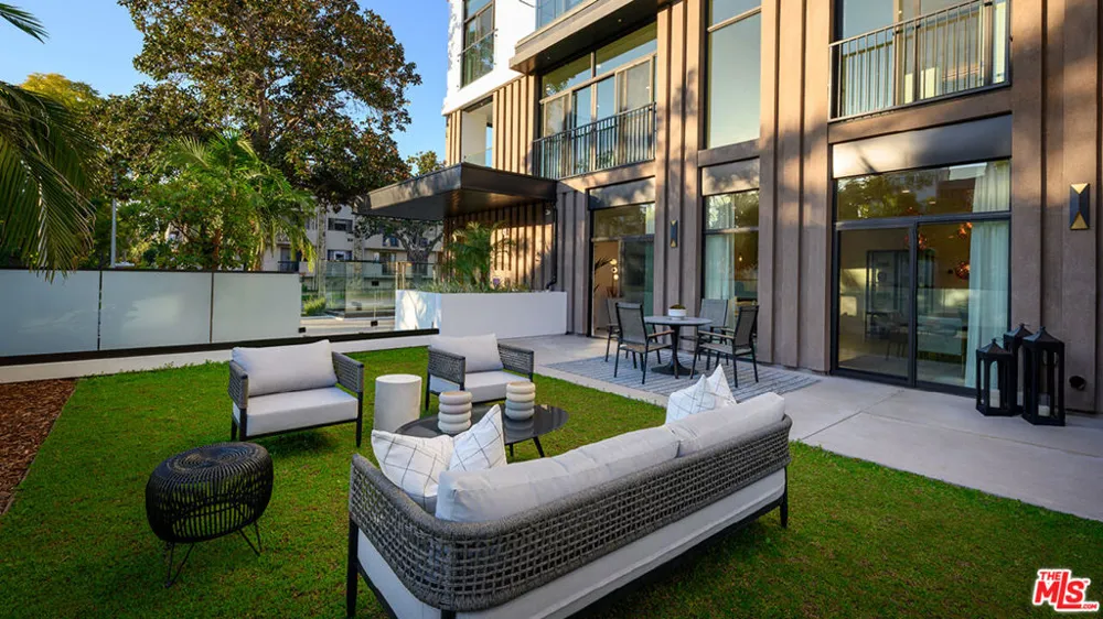 425 Palm Drive #104 Beverly Hills, CA 90210