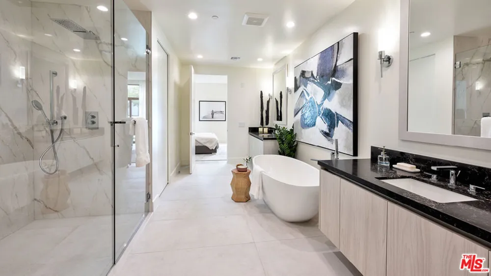 425 Palm Drive #104 Beverly Hills, CA 90210