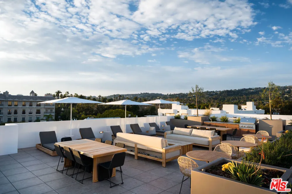 425 Palm Drive #104 Beverly Hills, CA 90210