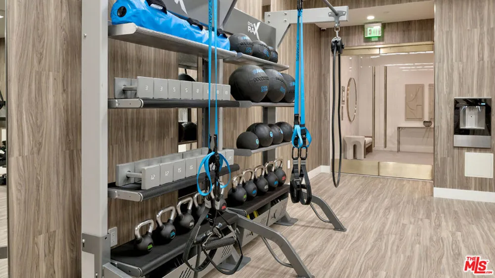 425 Palm Drive #104 Beverly Hills, CA 90210