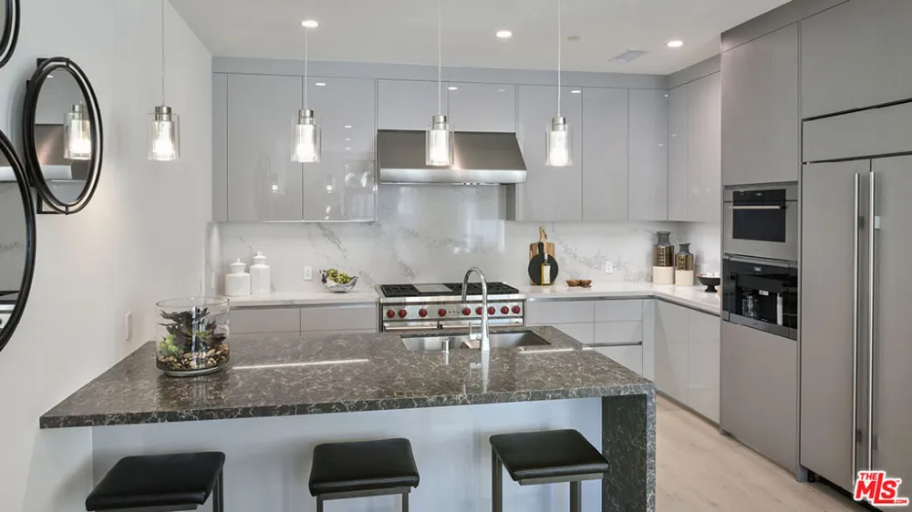 425 Palm Drive #104 Beverly Hills, CA 90210