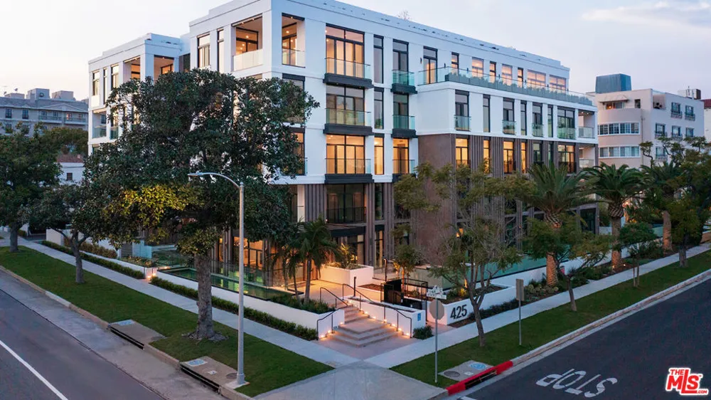 425 Palm Drive #104 Beverly Hills, CA 90210