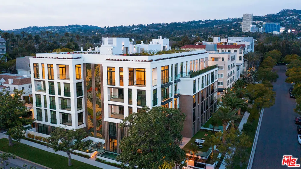 425 Palm Drive #104 Beverly Hills, CA 90210
