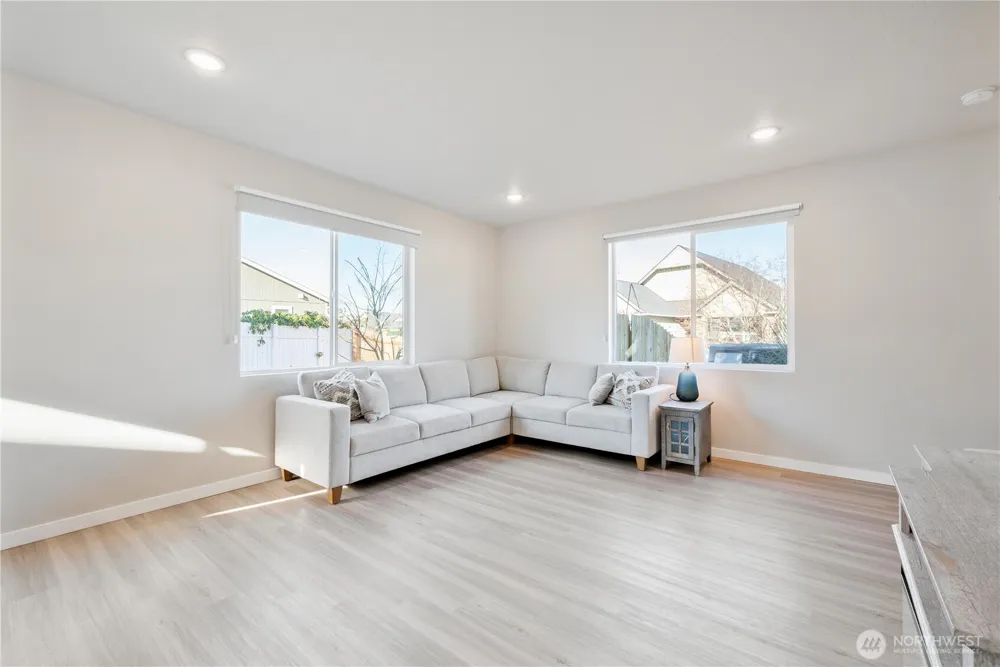109 Hill Drive Cathlamet, WA 98612