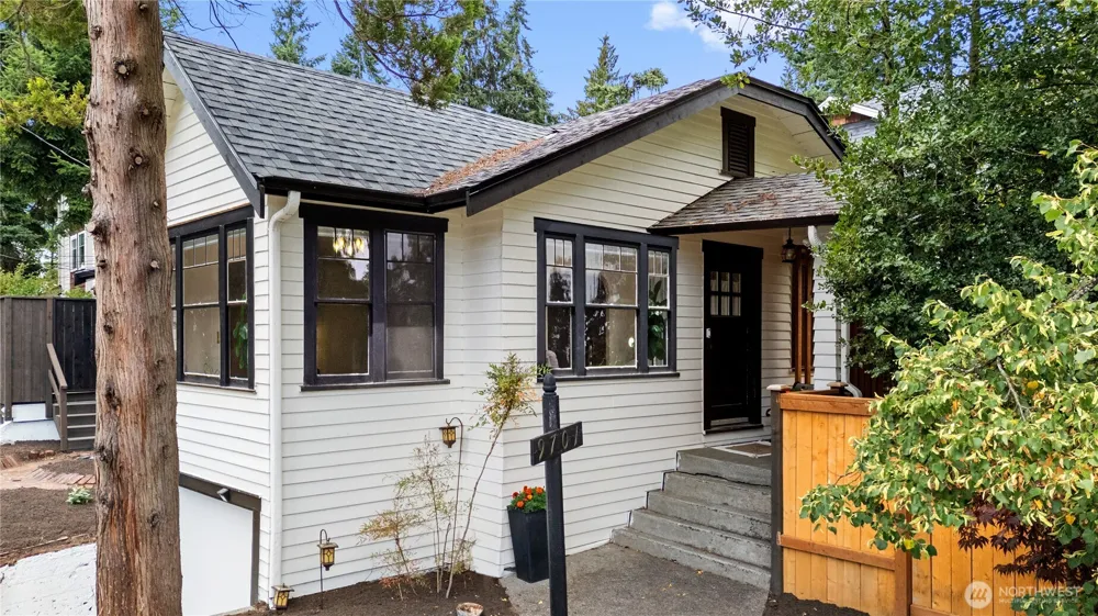 9701 Roosevelt Way NE