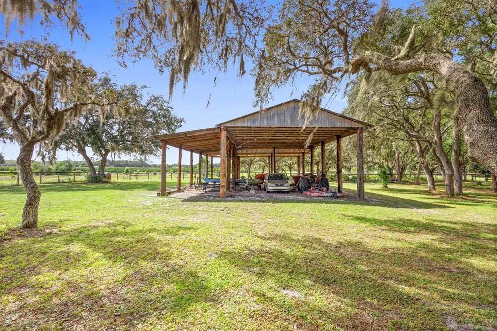 42554 MAGGIE JONES ROAD Paisley, FL 32767