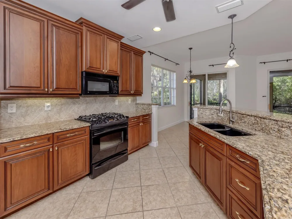 122 BELLA VISTA TERRACE #8A North Venice, FL 34275