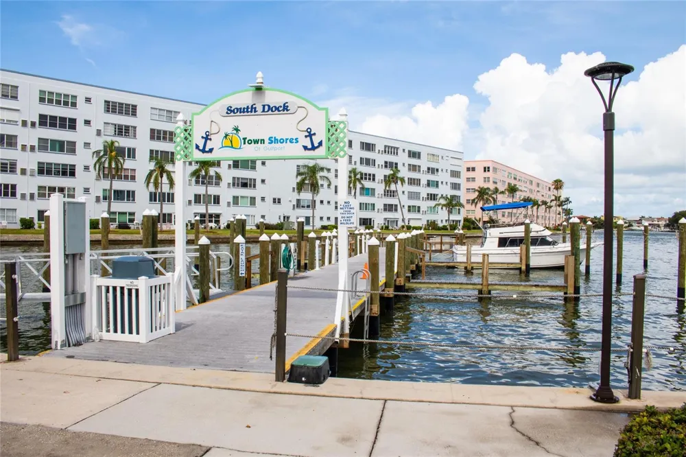 6020 SHORE BOULEVARD S #701 Gulfport, FL 33707