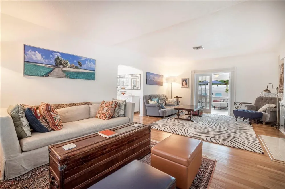 2200 2ND STREET St Petersburg, FL 33704