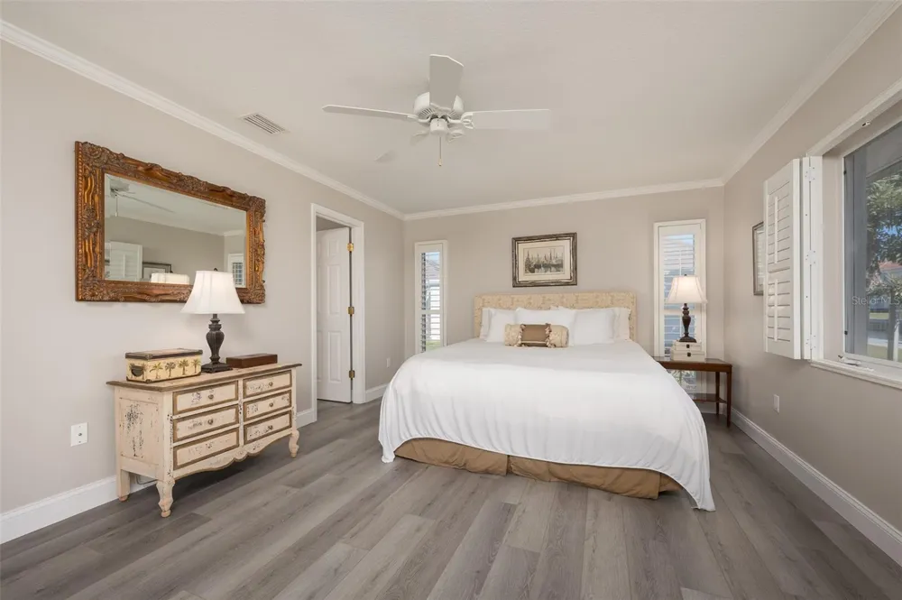 548 GUNWALE LANE Longboat Key, FL 34228