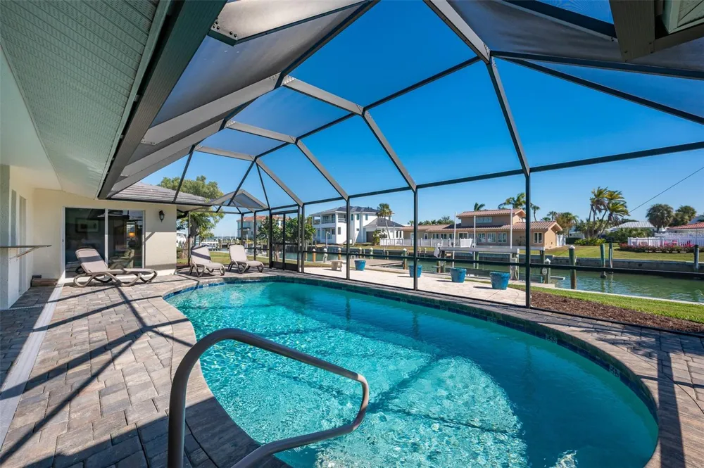 548 GUNWALE LANE Longboat Key, FL 34228