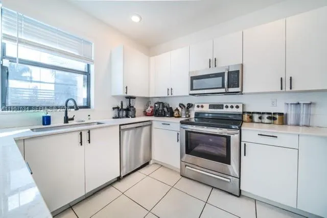 492 NW 203rd Ter Miami Gardens, FL 33169