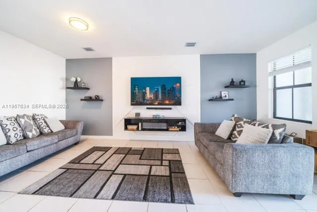 492 NW 203rd Ter Miami Gardens, FL 33169