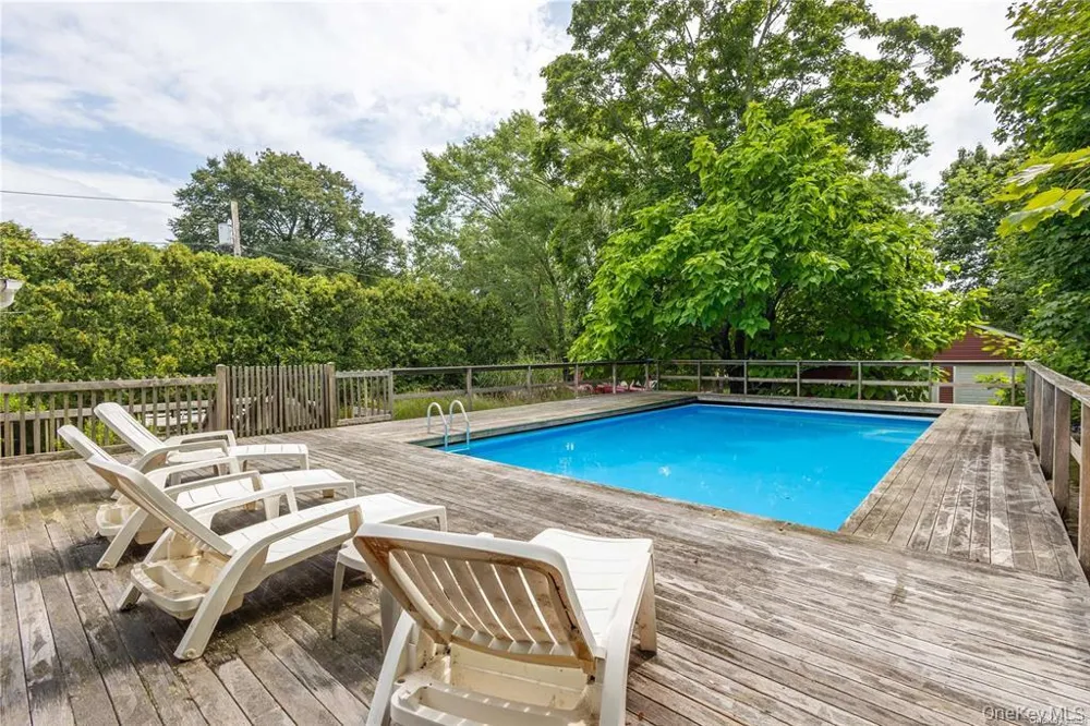 30 Vail Avenue East Quogue, NY 11942