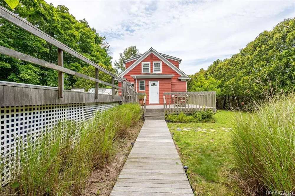 30 Vail Avenue East Quogue, NY 11942