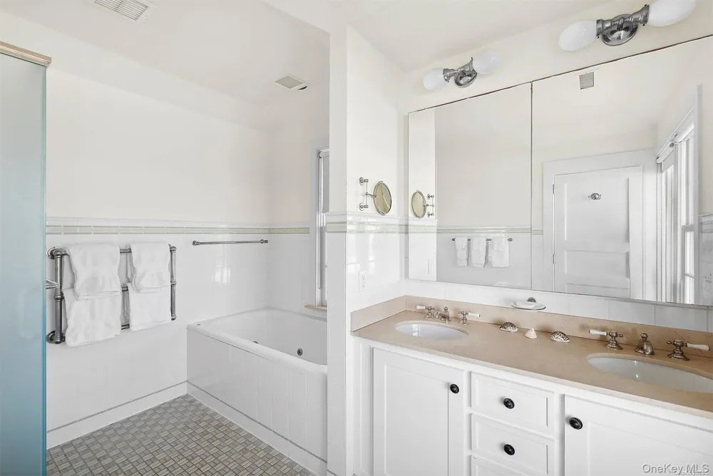 165 Lily Pond Lane East Hampton, NY 11937