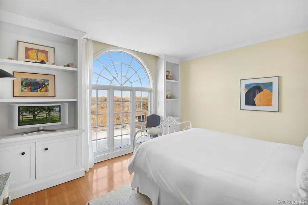 165 Lily Pond Lane East Hampton, NY 11937