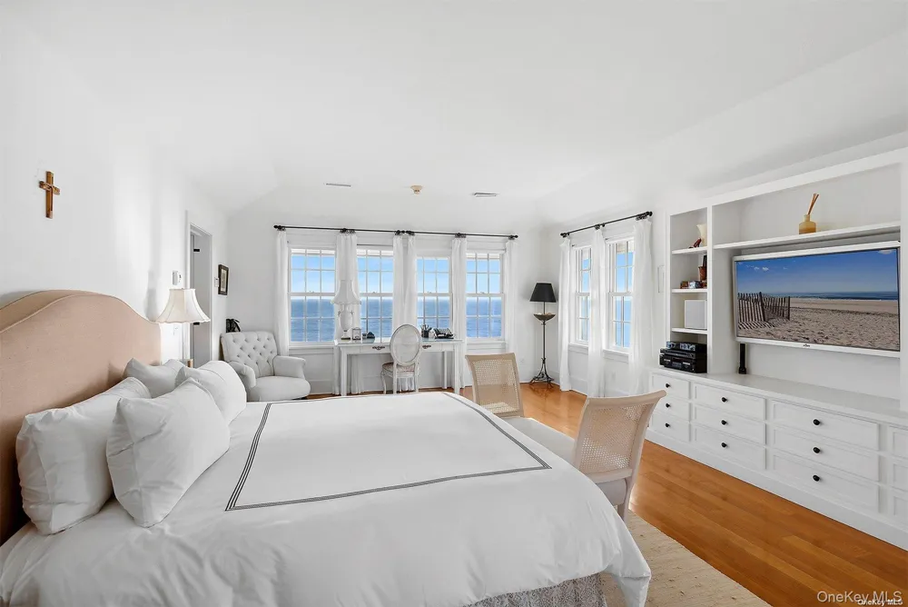 165 Lily Pond Lane East Hampton, NY 11937