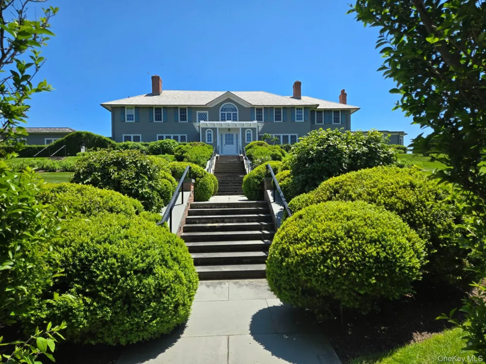 165 Lily Pond Lane East Hampton, NY 11937