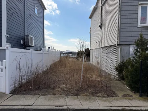 308 E 8th Road