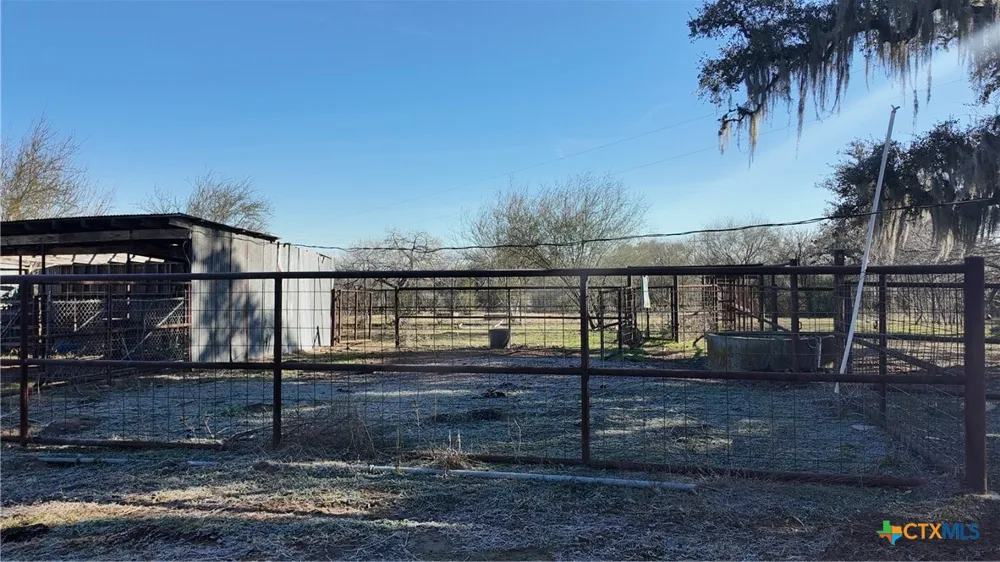 3382 E FM 1961 Goliad, TX 77963