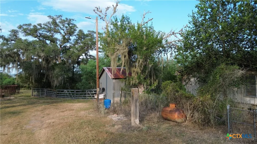 3382 E FM 1961 Goliad, TX 77963