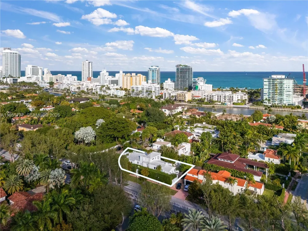 3325 Pine Tree Dr Miami Beach, FL 33140