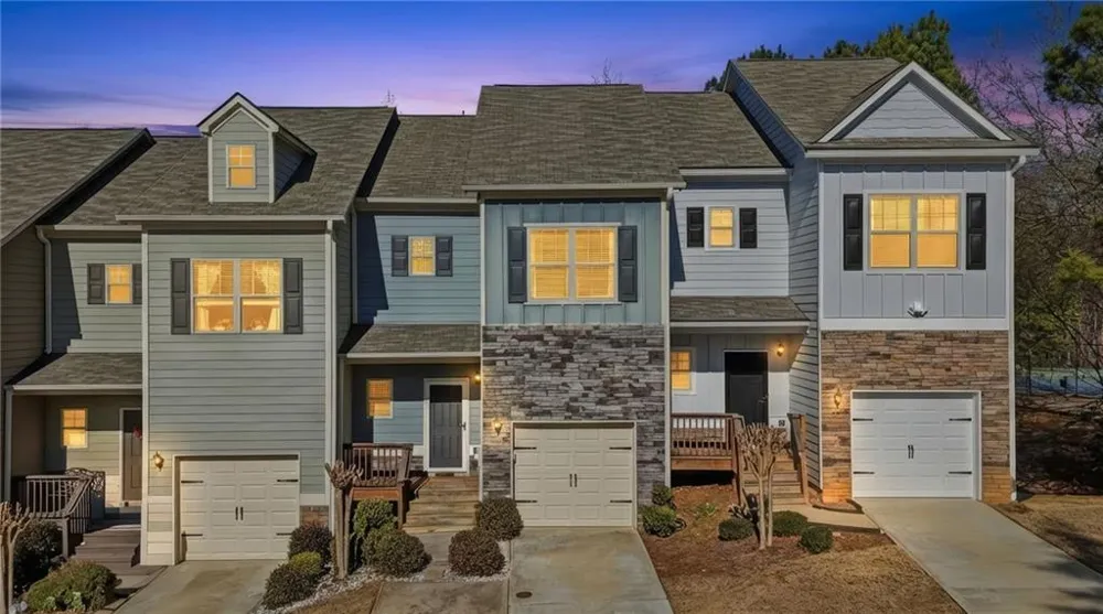 112 Spring Way Square