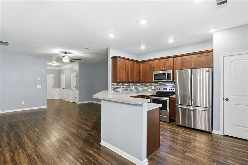 112 Spring Way Square Canton, GA 30114