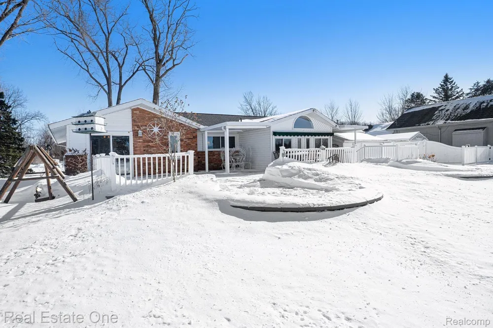 11422 Skyline Drive Fenton Charter Township, MI 48430