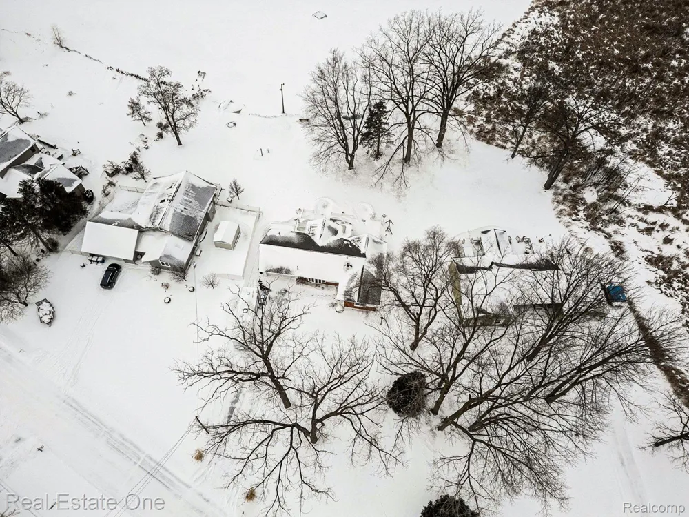 11422 Skyline Drive Fenton Charter Township, MI 48430