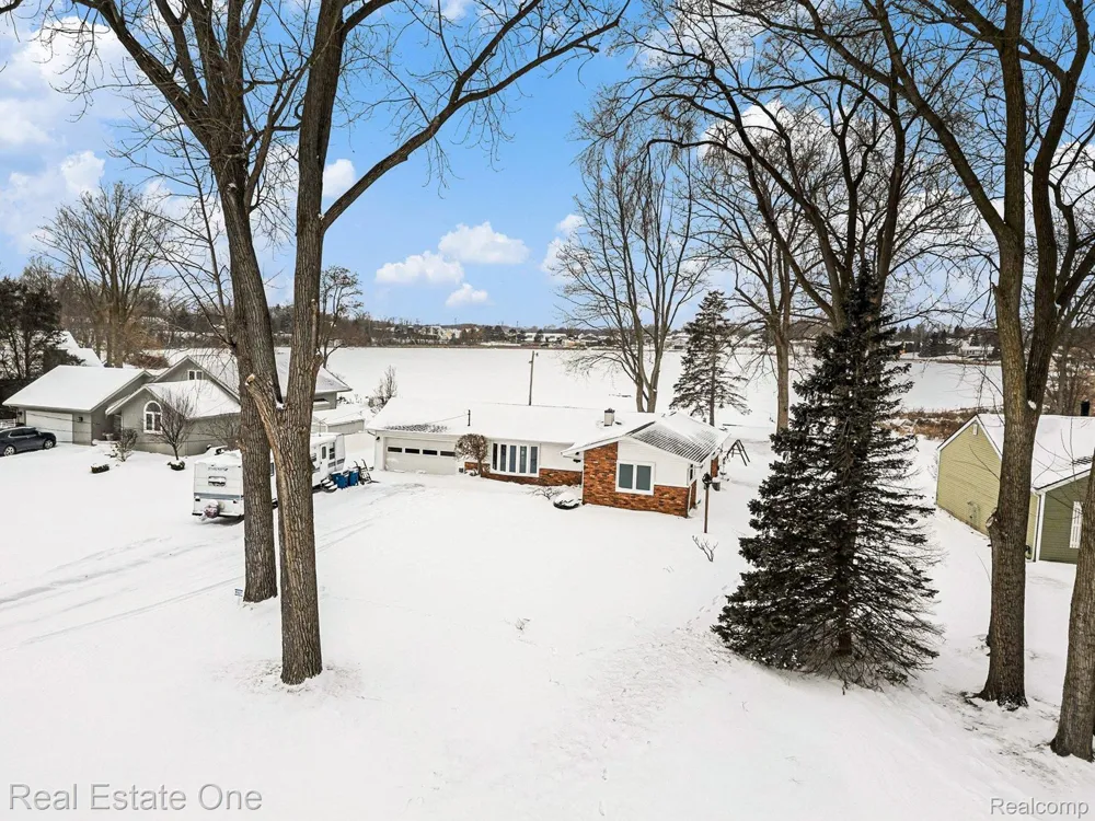 11422 Skyline Drive Fenton Charter Township, MI 48430