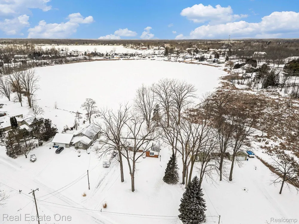 11422 Skyline Drive Fenton Charter Township, MI 48430