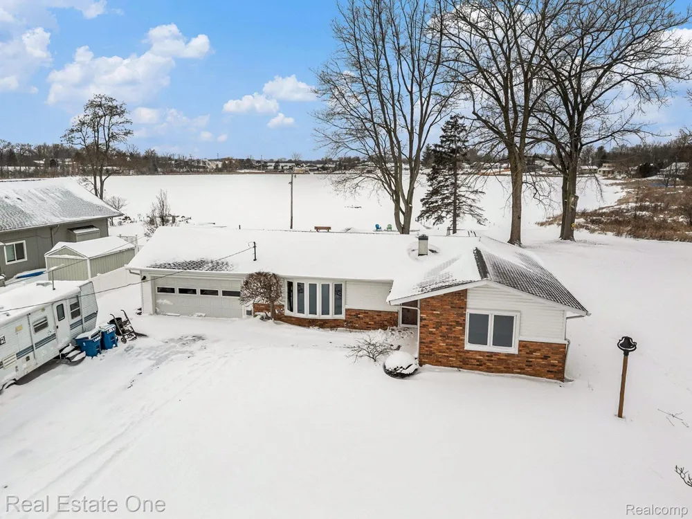 11422 Skyline Drive Fenton Charter Township, MI 48430