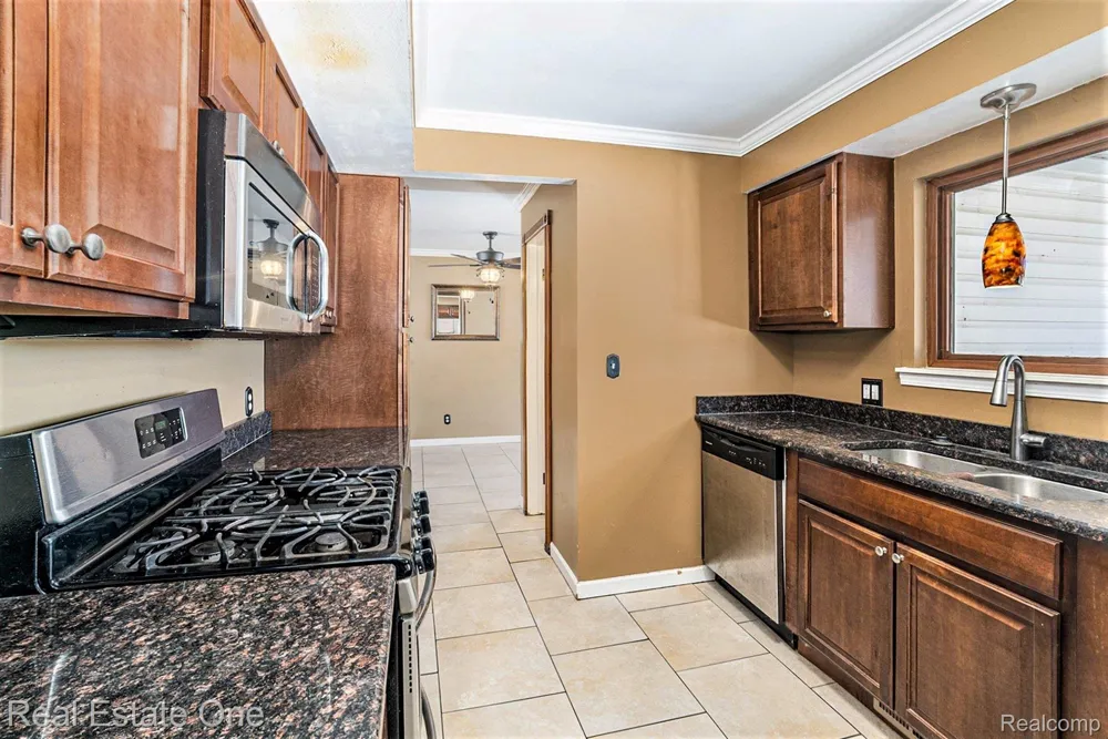 11422 Skyline Drive Fenton Charter Township, MI 48430