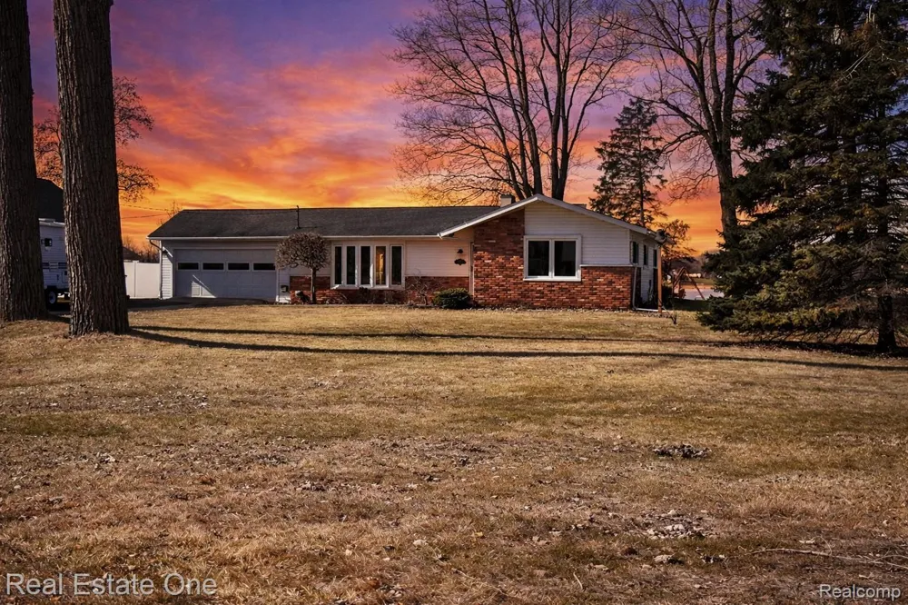11422 Skyline Drive Fenton Charter Township, MI 48430