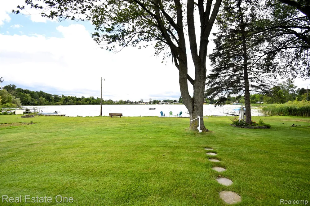 11422 Skyline Drive Fenton Charter Township, MI 48430